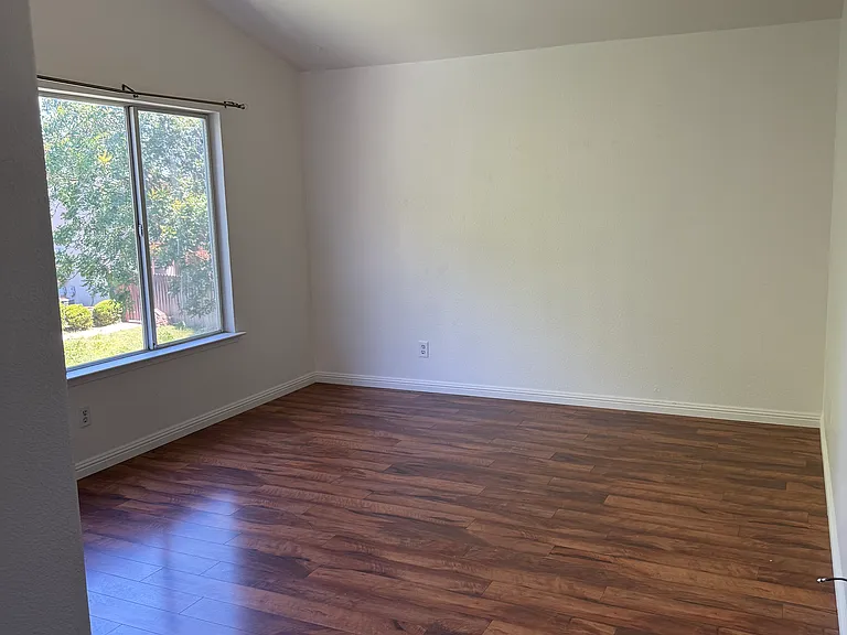 573 Topaz Way — Photo 9