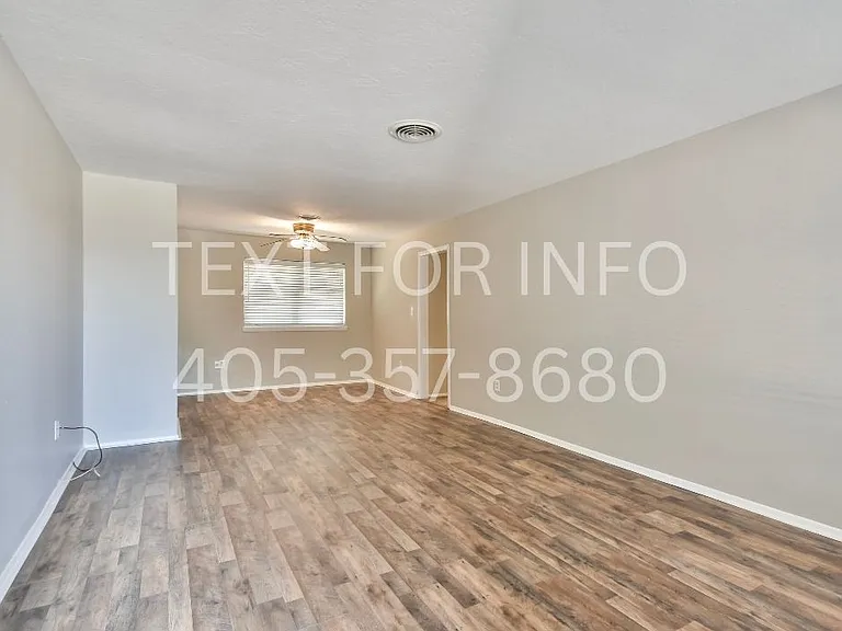 2201 W Parkview Ave — Photo 2