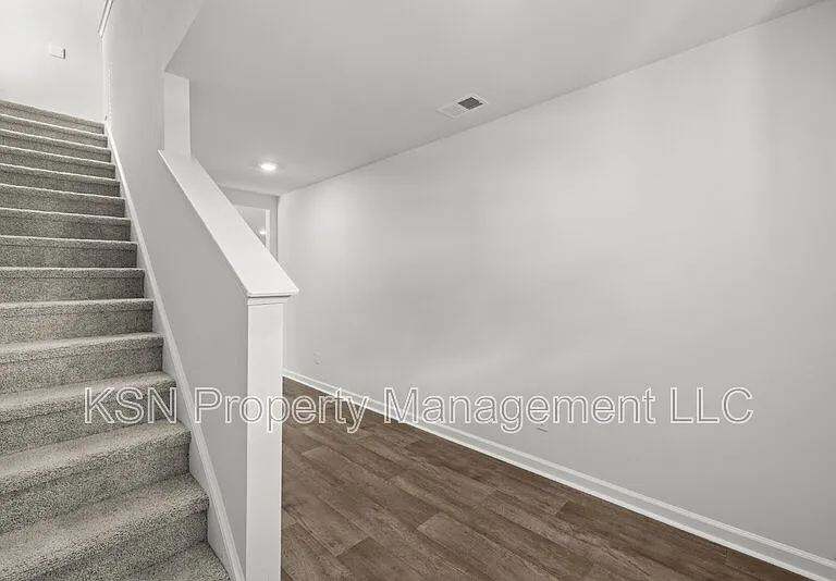 129 Azure Dr — Photo 7