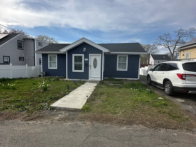 180 Pleasantview Ave — Photo 2