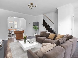 19423 Station Rd, Flushing, NY 11358