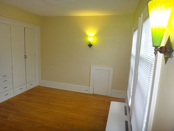 2nd image of 2118 Pillsbury Ave S APT 6