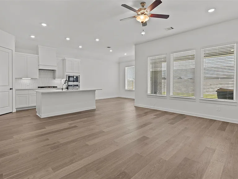 4009 Pear Tree Way — Photo 6