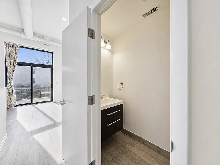1317 W Belden Ave #F2 — Photo 8