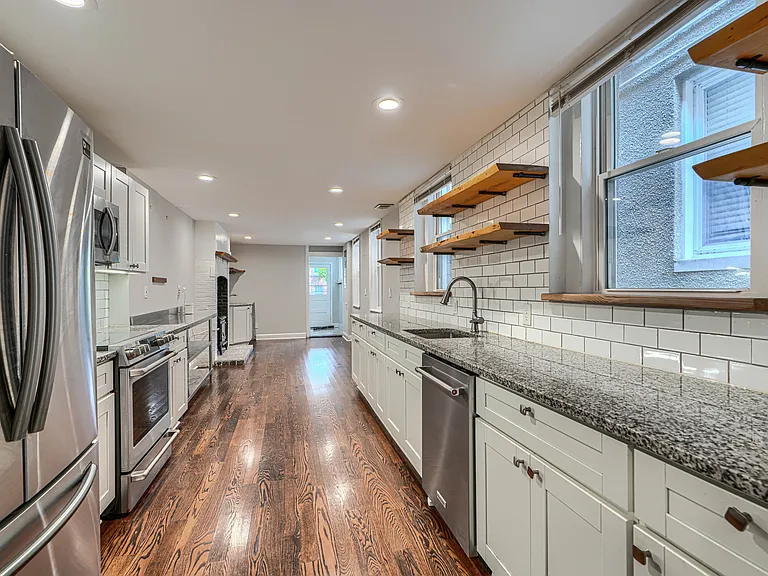 214 Warren Ave — Photo 7