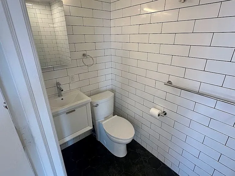 254 N Allegheny St — Photo 27