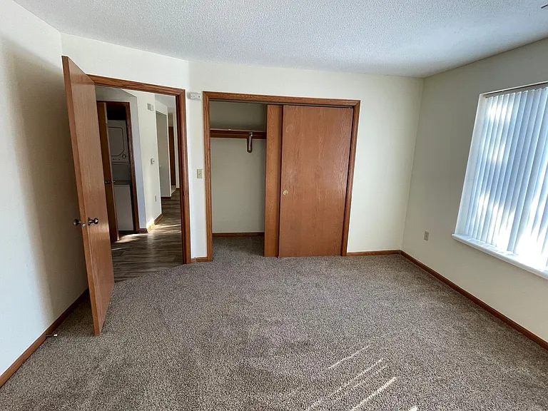910-912 Fox Creek Dr — Photo 14