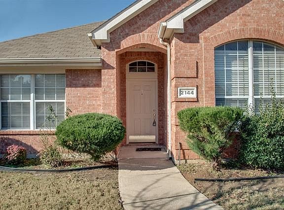 3rd image of 2144 Fountain Dr