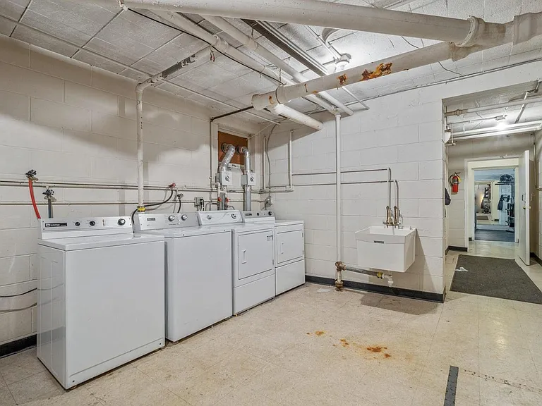 3019 Bryant Ave S #201 — Photo 10