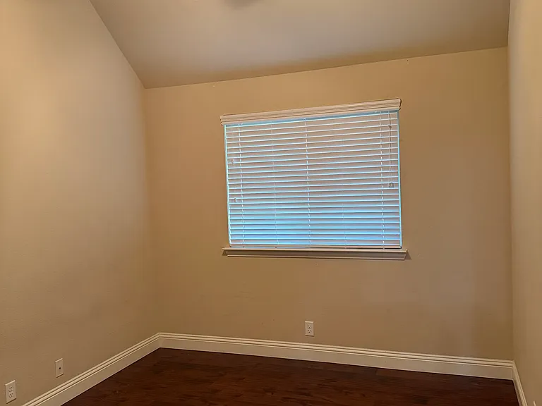 4303 Oak Bluff Dr — Photo 12