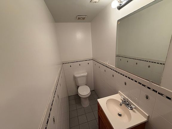 5th image of 121 Kellogg St APT 2