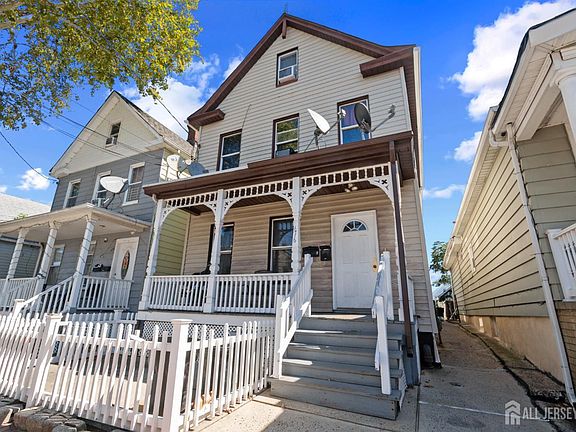 2nd image of 676 Charles St