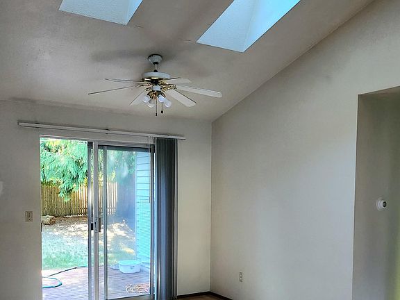 4th image of 22944 NE 24th Pl