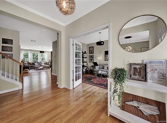 3rd image of 1644 Fairntosh Dr