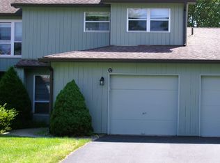 15 Pond Dr W, Rhinebeck, NY 12572