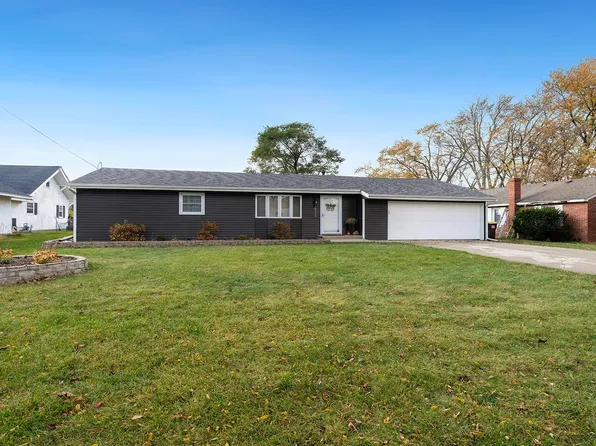 7832 Shore Dr, Machesney Park, IL 61115