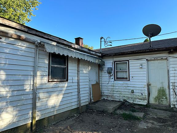 5th image of 2626 S Walcott St