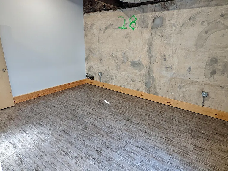 116 E Market St — Photo 9