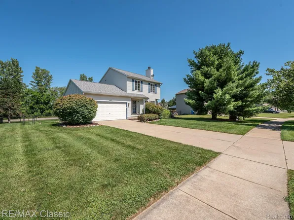 182 Garden Ct, Whitmore Lake, MI 48189