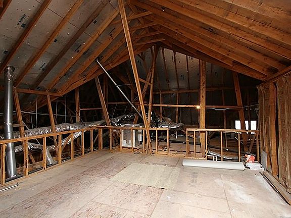 3rd image of 6826 Arborwood Ln