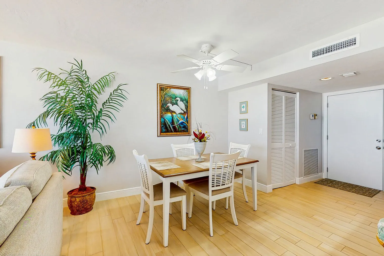2 bed, 2.0 bath, 1194 sqft, $6,838 — Photo 4