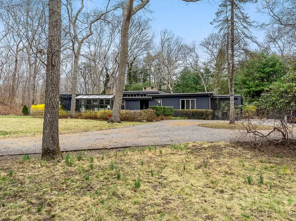 131 Copeces Ln, East Hampton, NY 11937