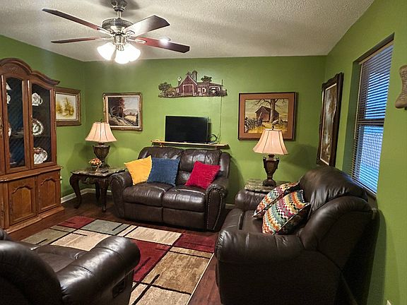 3rd image of 810 Halcyon Cir