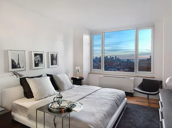 635 W 42nd St APT 43J, New York, NY 10036