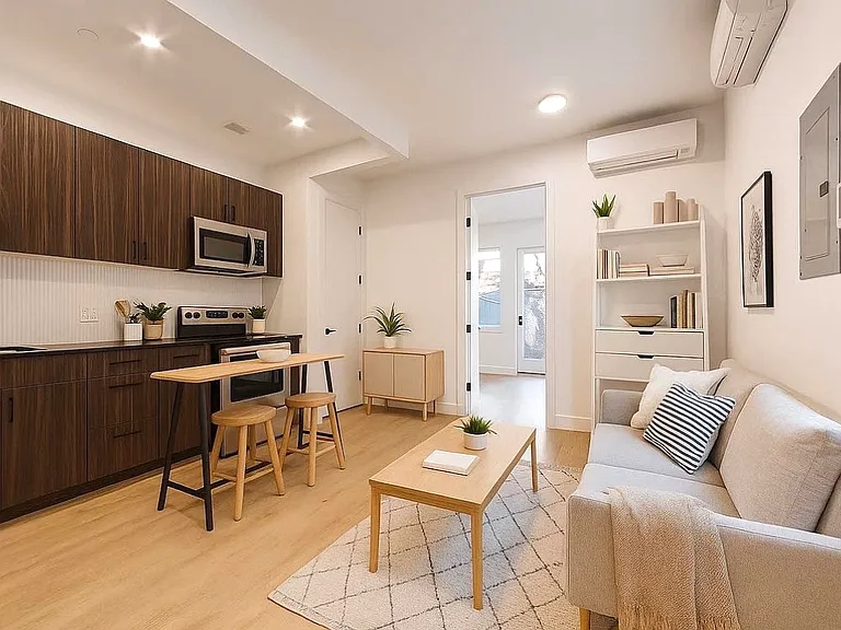 1183 New York Ave #1B — Photo 2