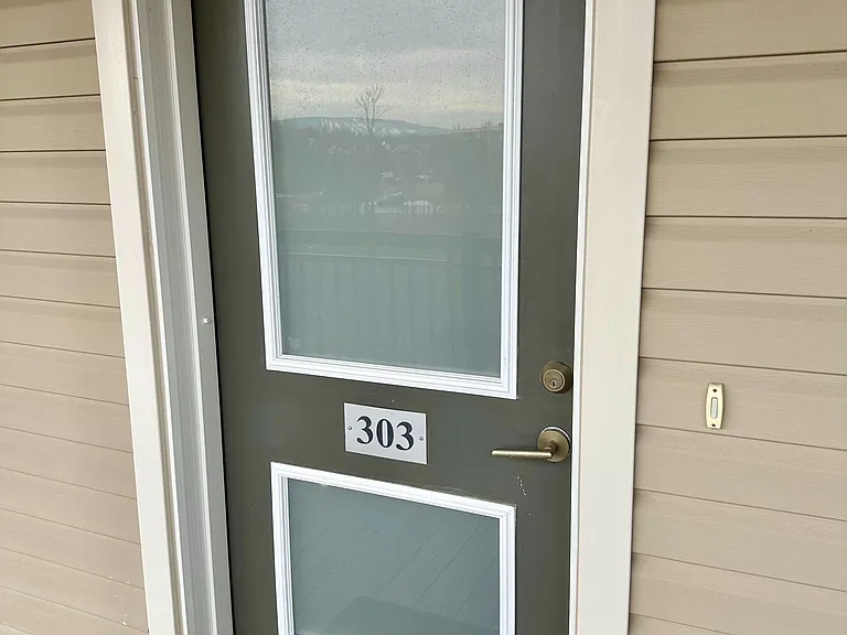 6 Anchorage Cres #303 — Photo 2