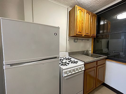 1st image of 38 Ludlow St APT 10