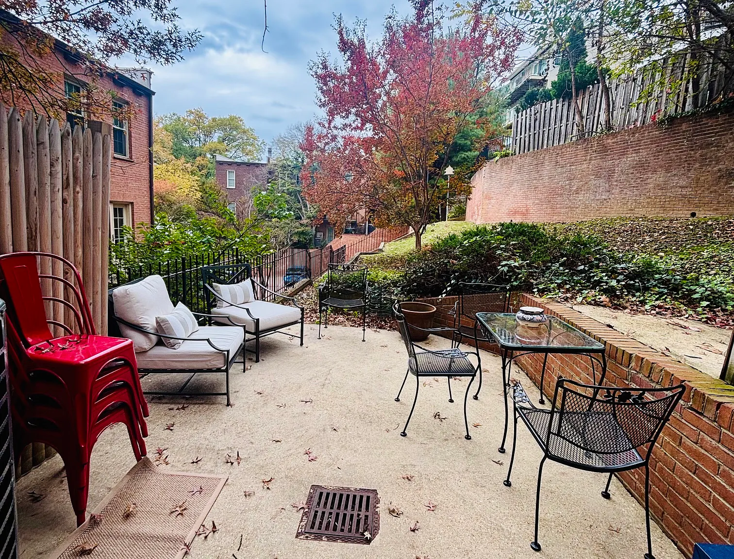 4609 Macarthur Blvd NW — Photo 2