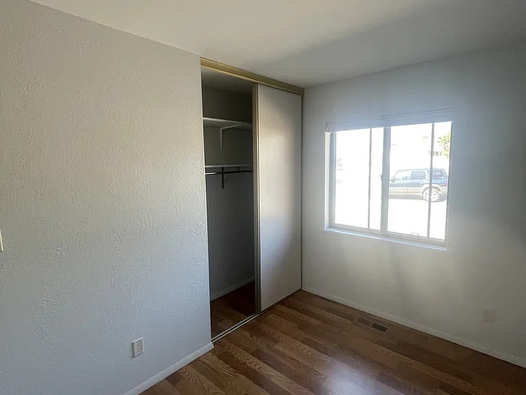 2355 Hill Ct — Photo 4