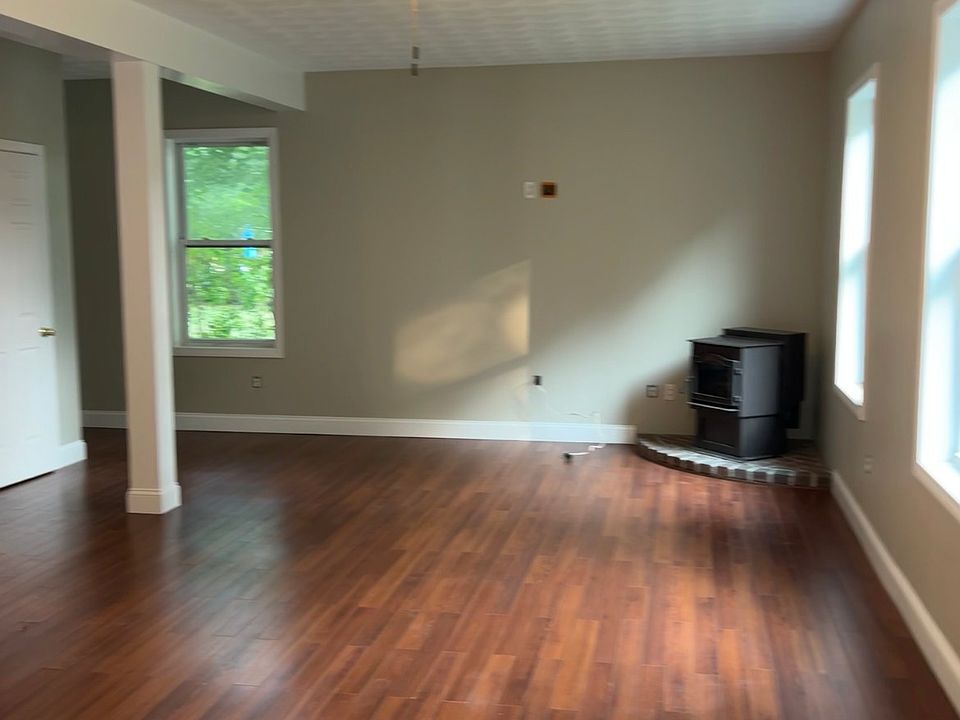 2nd image of 372 Mishnock Rd
