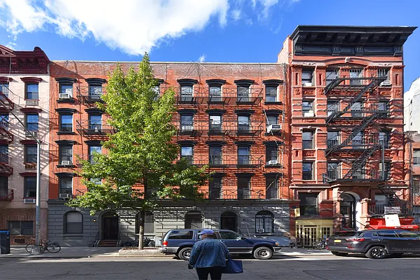 Rented by Buchbinder & Warren | media 8