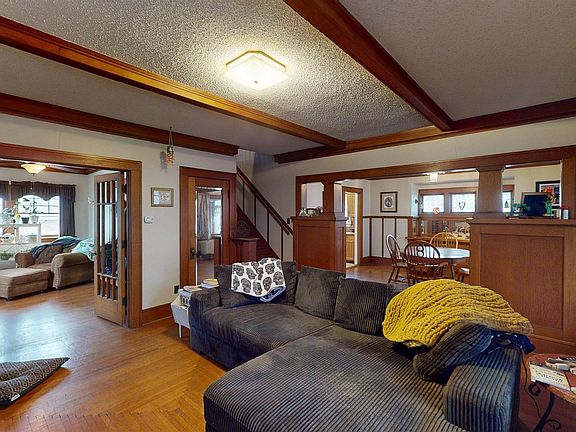 4th image of 204 W 2nd St