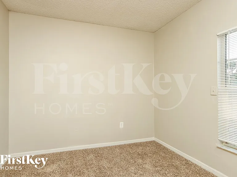 1201 Schumann Dr — Photo 10