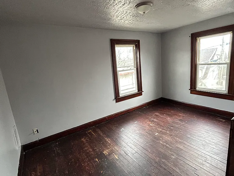 455 W Dickson Ave — Photo 5