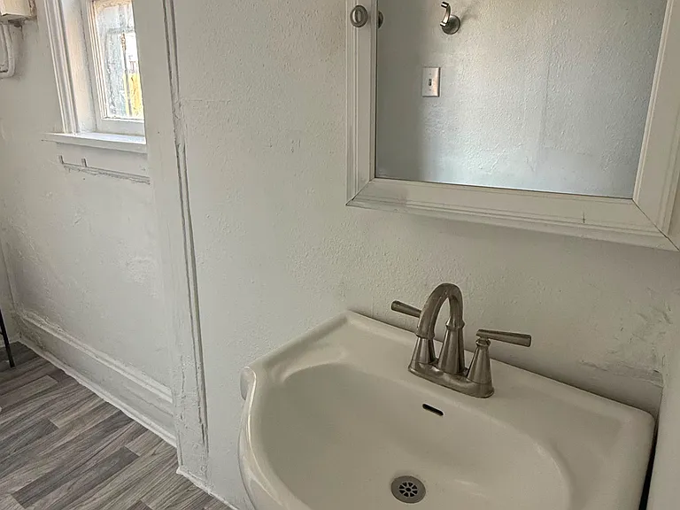 615 W Maple St — Photo 4