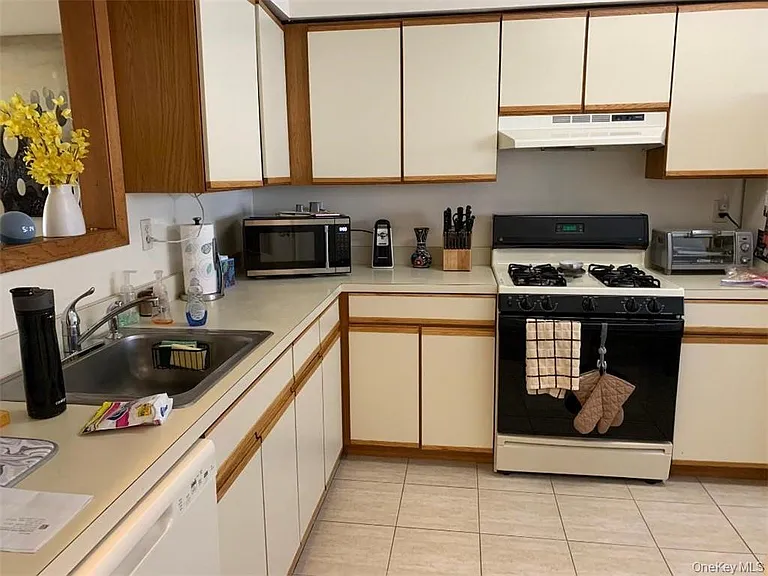 135 W Nyack Rd #31 — Photo 2