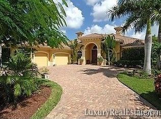 555 Riviera Dr, Naples, FL 34103