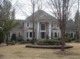 8532 Foxbridge Dr, Matthews, NC 28104