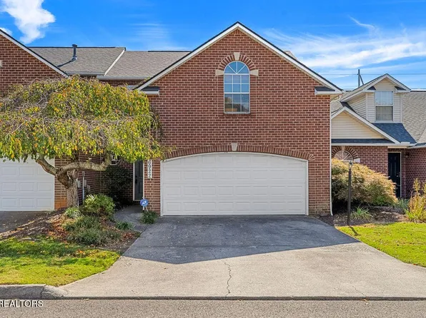 6922 Pemmbrooke Shire Ln, Knoxville, TN 37909