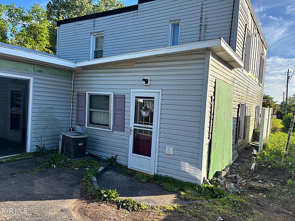 3rd image of 4410 Cherokee Rd