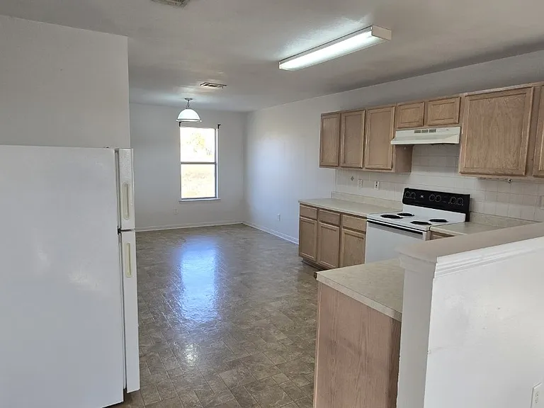 418 Brittney Way #D — Photo 3