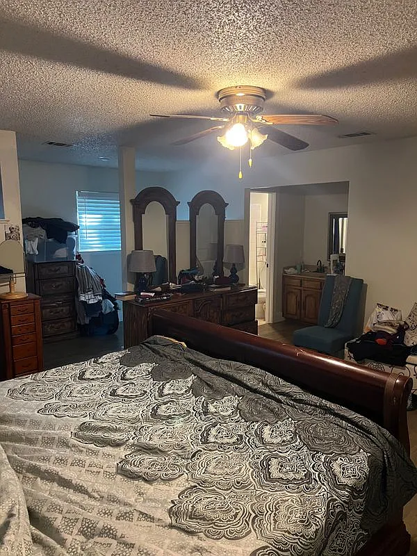 3 bed, 2.0 bath, 2450 sqft, $3,500 — Photo 3