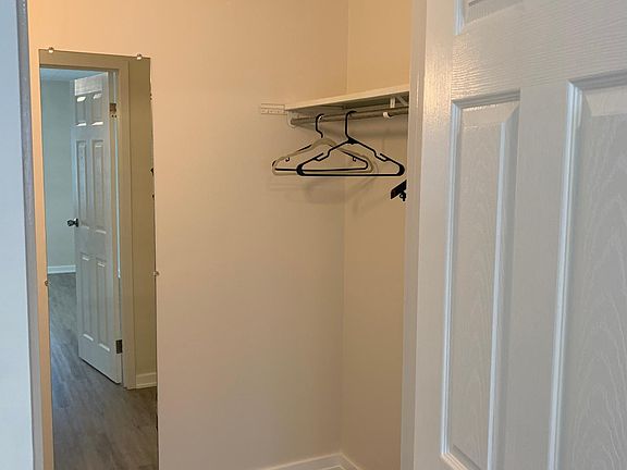 5th image of 3221 W Parkway Dr APT 22D