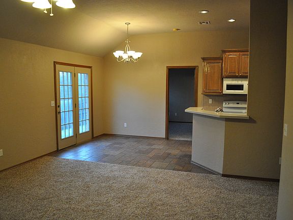 4th image of 520 E Linden Ln