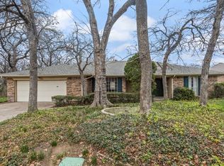 2805 Oak Valley Dr, Arlington, TX 76016