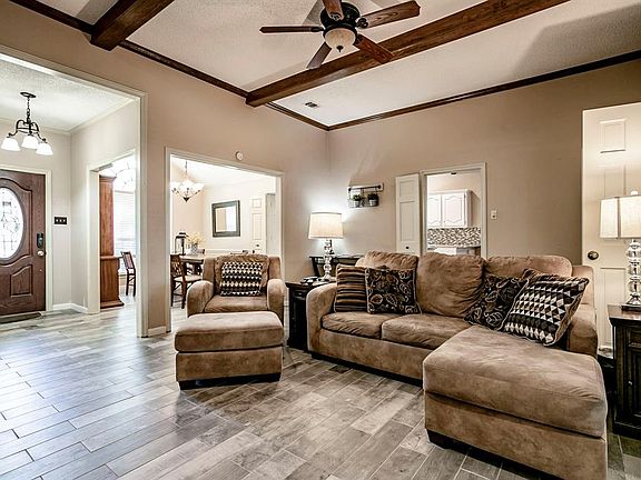 3rd image of 836 Woodmoor Dr
